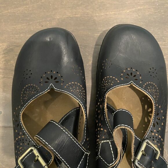 L’Artiste Black Leather Mary Jane Flats with Classic Design - Picture 9 of 15